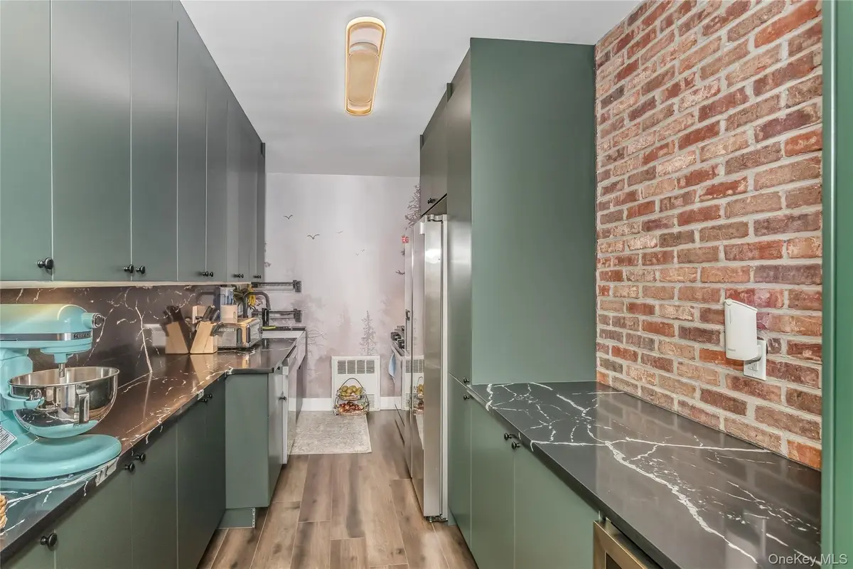 15 Hill Park Avenue #2L, Great Neck, NY 11021 - #1