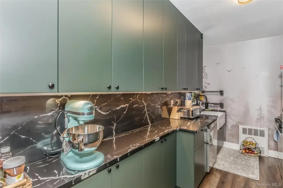 15 Hill Park Avenue #2L, Great Neck, NY 11021 - #2