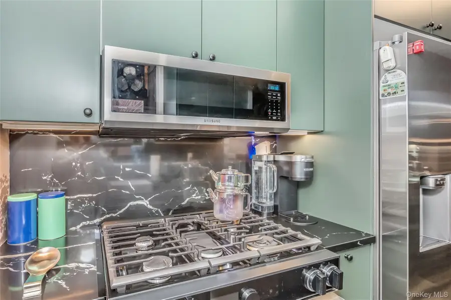 15 Hill Park Avenue #2L, Great Neck, NY 11021 - #3