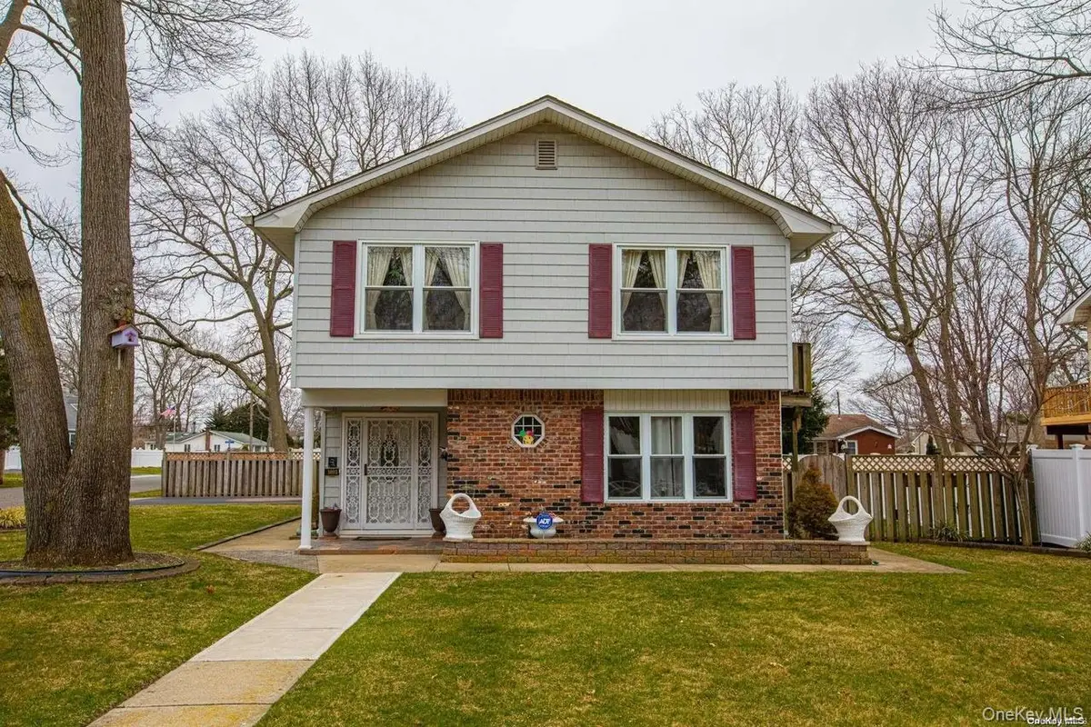 1093 Oakneck Road, Bay Shore, NY 11706 - #1