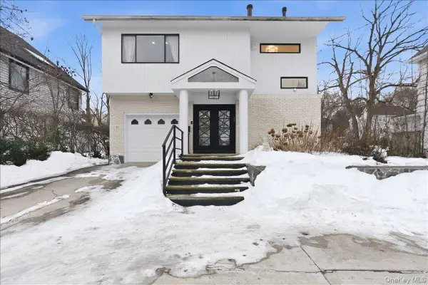 12 Red Brook Road, Great Neck, NY 11024