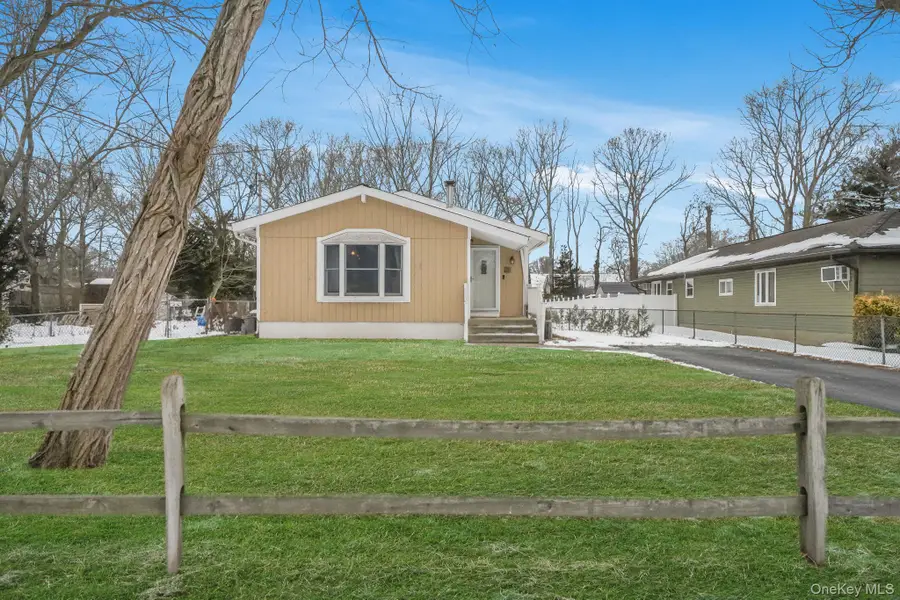 71 Oak Avenue, Shirley, NY 11967 - #2