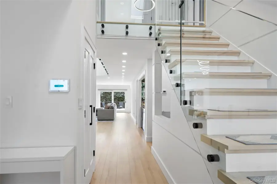 16 Pony Circle, Roslyn Heights, NY 11577 - #2