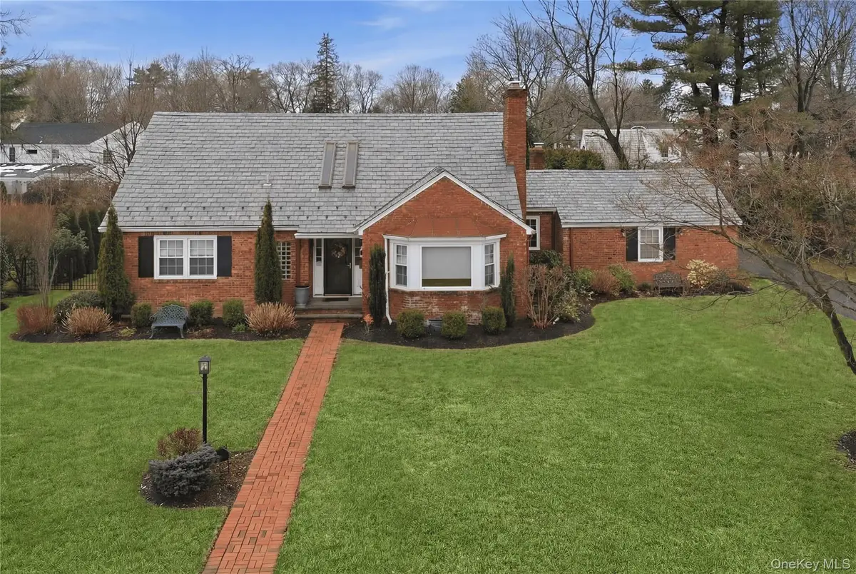 5 Glenwood Lane, East Hills, NY 11577 - #1