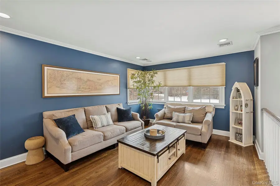 23 Cynthia Lane, East Islip, NY 11730 - #3