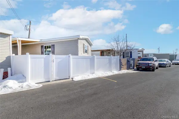 150 #4 Main Street, Islip, NY 11751