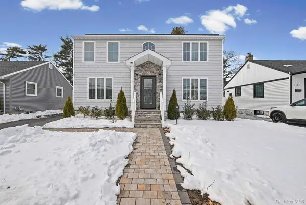 99 Kuhl Avenue, Hicksville, NY 11801