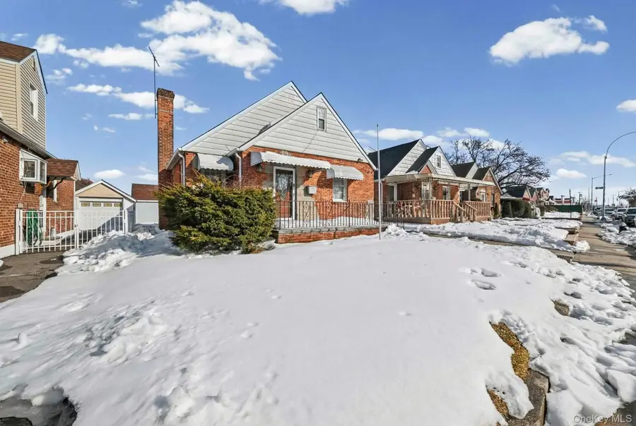 8311 Little Neck Parkway, Glen Oaks, NY 11004 - #3