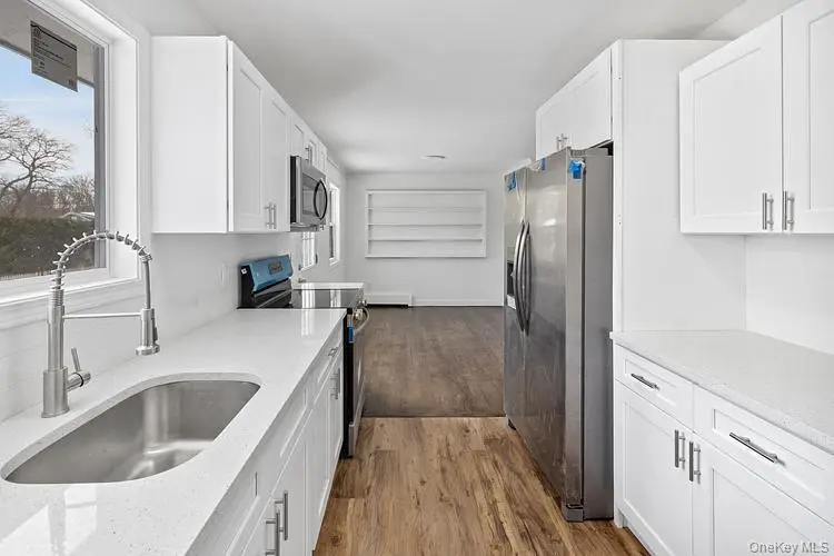 15 Gardiners Road, Sound Beach, NY 11789 - #2