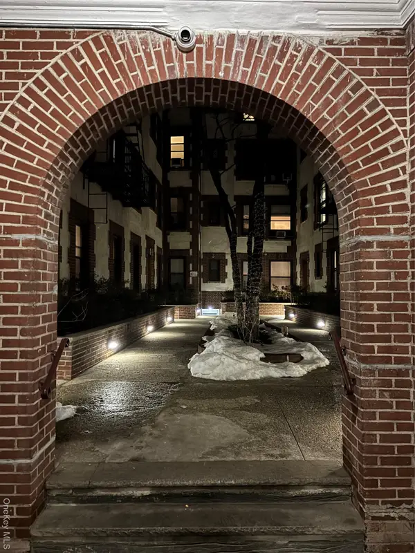 31-14 Crescent Street #7D, Astoria, NY 11106