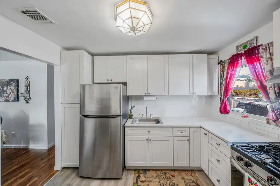 221 Amsterdam Avenue, West Babylon, NY 11704 - #3