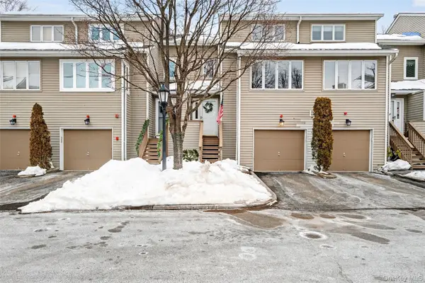 16 Village Green, Bardonia, NY 10954