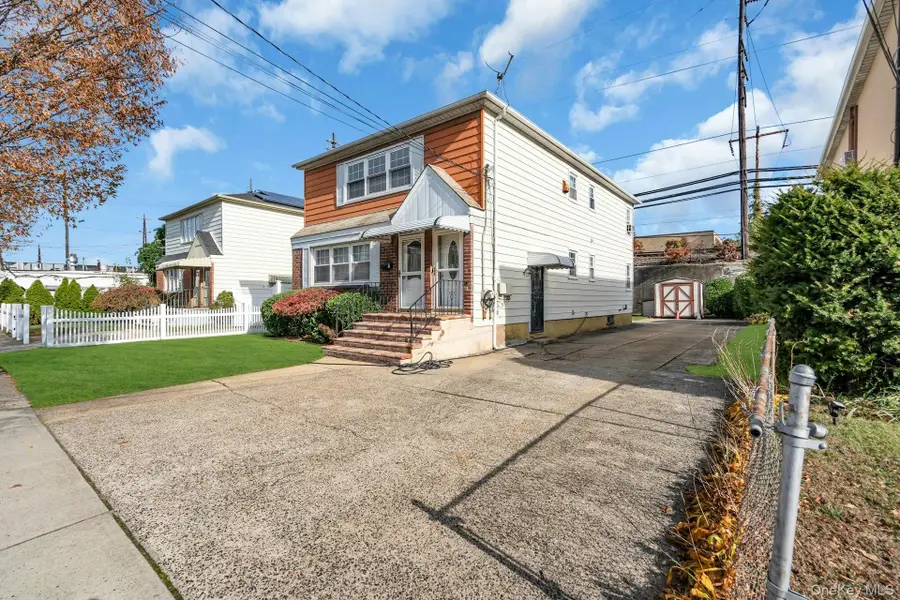 21 Cochran Place, Valley Stream, NY 11581 - #2