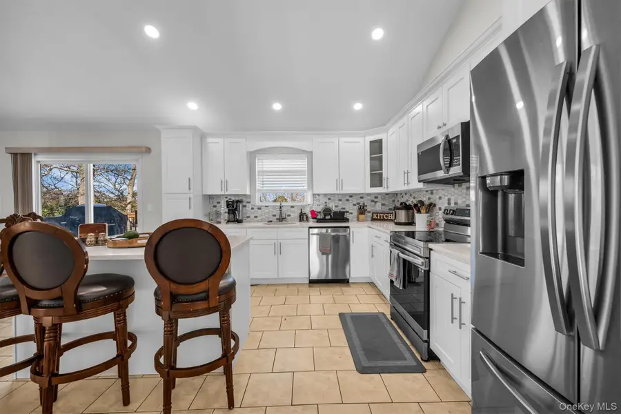 19 Summit, Farmingville, NY 11738 - #2