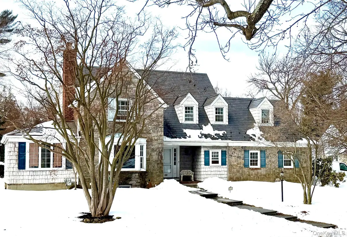 448 Abbey Road N, Manhasset, NY 11030 - #1