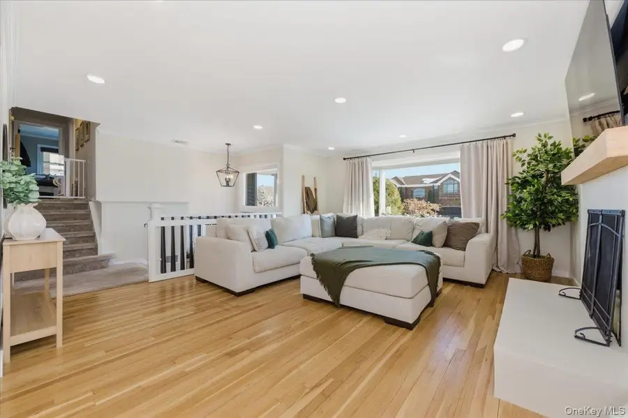 285 E Shore Drive, Massapequa, NY 11758 - #3