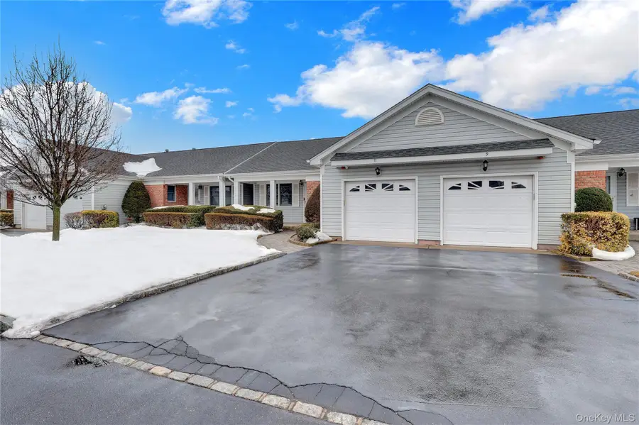 11 Primrose Lane, North Babylon, NY 11703 - #2