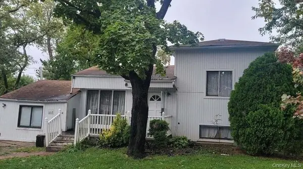 32 Duke Street, Deer Park, NY 11729