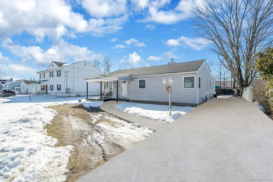 22 Eisenhower Avenue, Brentwood, NY 11717 - #3