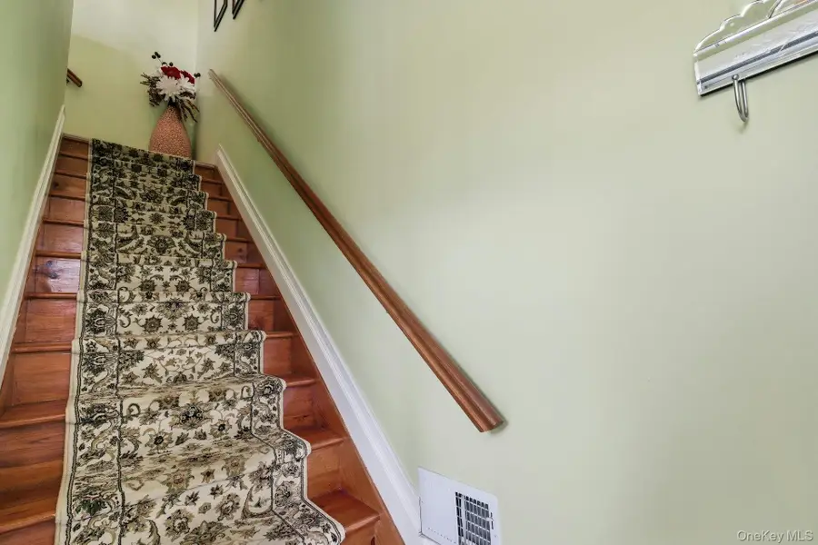 604 Narragansett Villas Drive, Lindenhurst, NY 11757 - #3