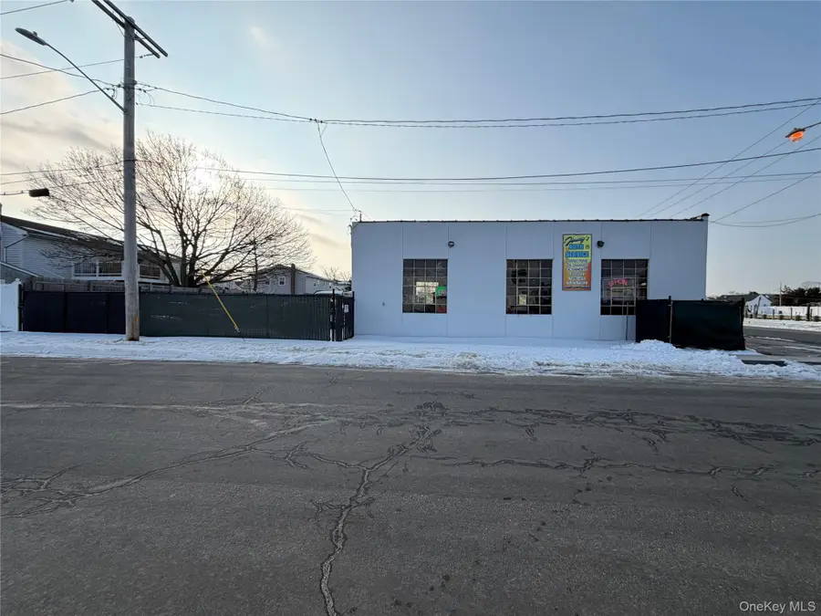 628 Shore Road, Lindenhurst, NY 11757 - #3