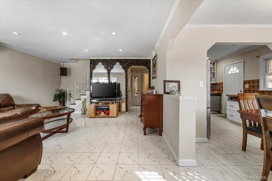 33 Mckee Street, Floral Park, NY 11001 - #3