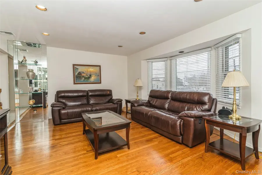 253 East Meadow Avenue, East Meadow, NY 11554 - #2