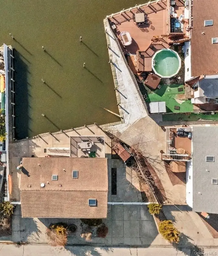 809 Canal Street, Lindenhurst, NY 11757 - #3