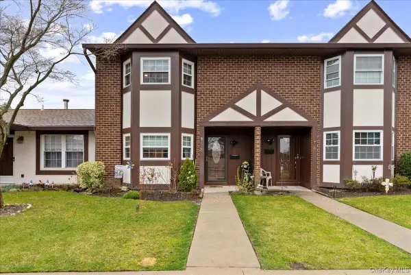 4 Raintree Court #4, Deer Park, NY 11729