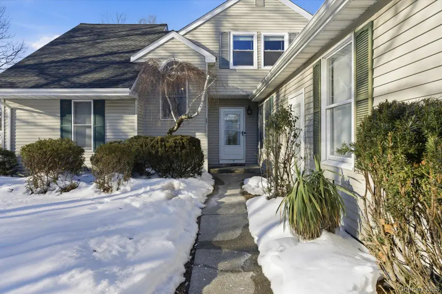 1 Northumberland Drive, Shoreham, NY 11786 - #2