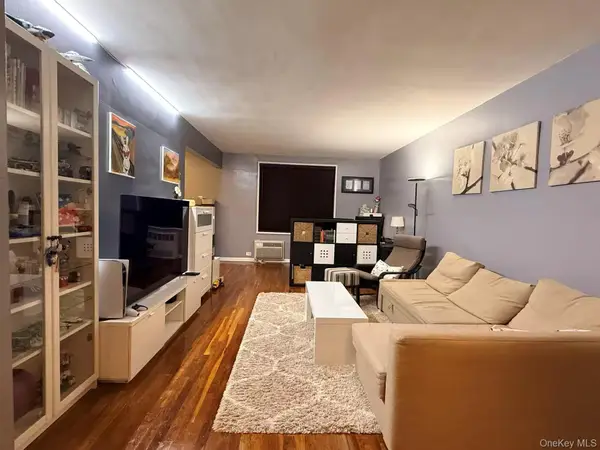 224-24 Union Turnpike #4N, Oakland Gardens, NY 11364