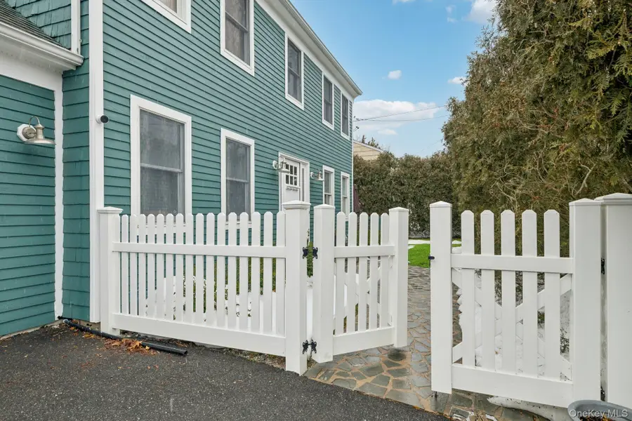 24 Cherry Place, Huntington, NY 11743 - #2