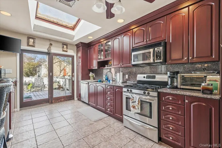 62 Eileen Avenue, Plainview, NY 11803 - #3