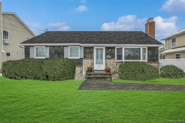 8 Carlton Place, Hicksville, NY 11801