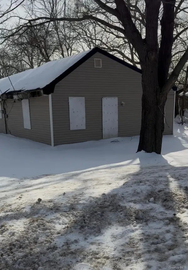 182 Frowein Road, Center Moriches, NY 11934