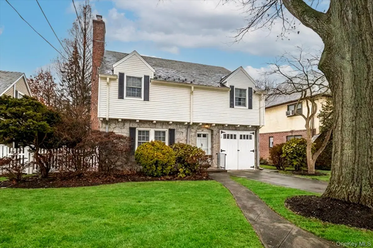 28 Saint Thomas Place, Malverne, NY 11565 - #1