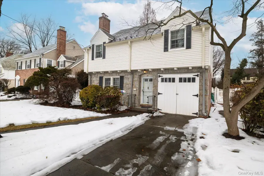 28 Saint Thomas Place, Malverne, NY 11565 - #2