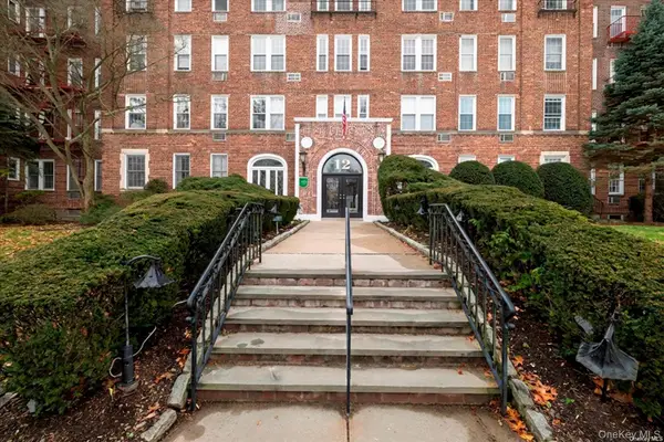 12 Hamilton Place #B6, Garden City, NY 11530