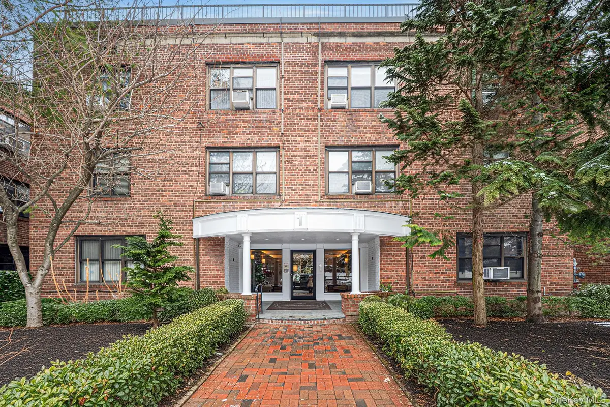 1 Town House Place #3H, Great Neck, NY 11021 - #1