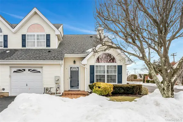 1 Joyce's Way #1, Bay Shore, NY 11706