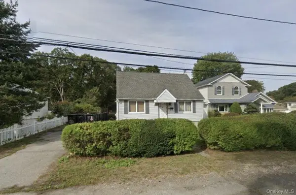 7 E Lakeland Street, Bay Shore, NY 11706