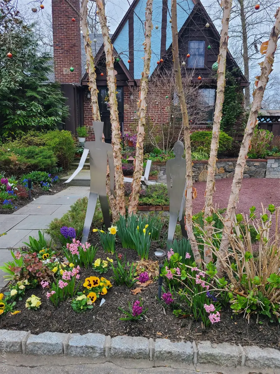 3 Crestwood Place, Great Neck, NY 11024 - #2