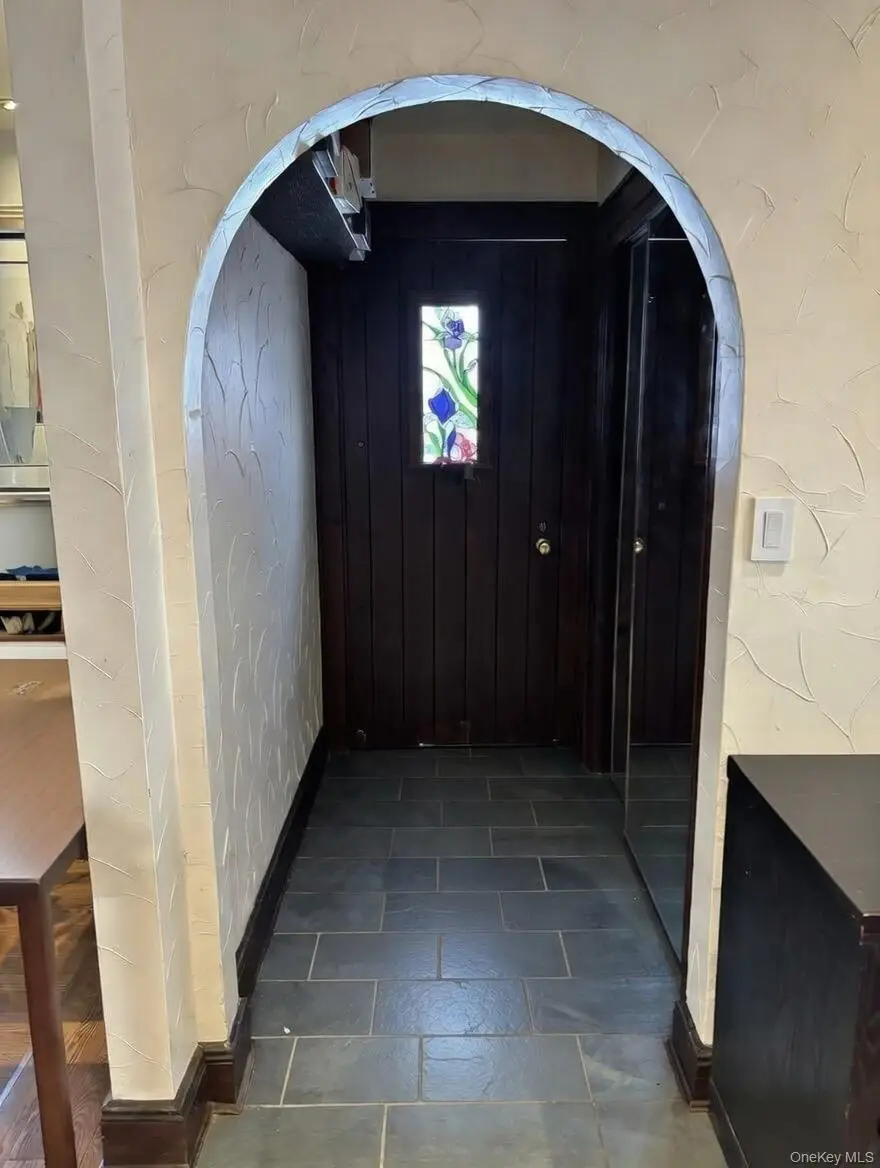 3 Crestwood Place, Great Neck, NY 11024 - #3