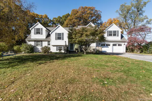 5 Point Place, Hyde Park, NY 12538