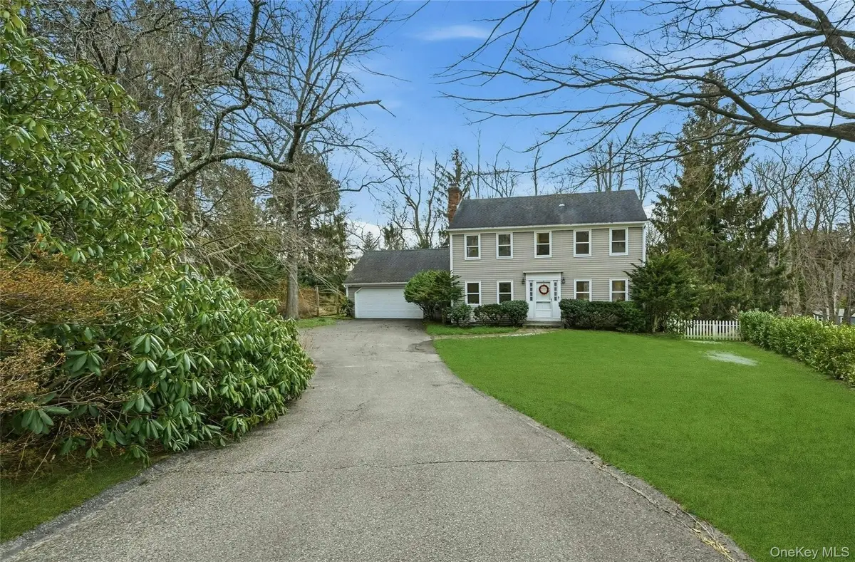 10 Woodhull Road, East Setauket, NY 11733 - #1