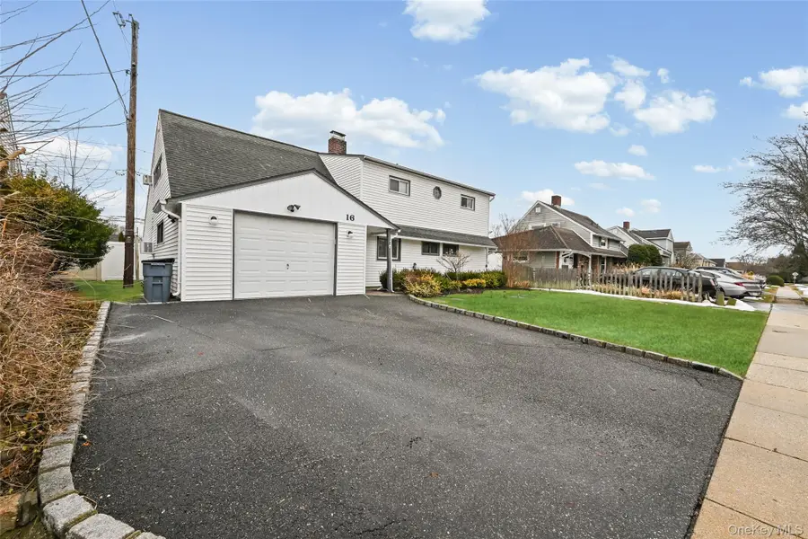 16 Starlight Lane, Levittown, NY 11756 - #3