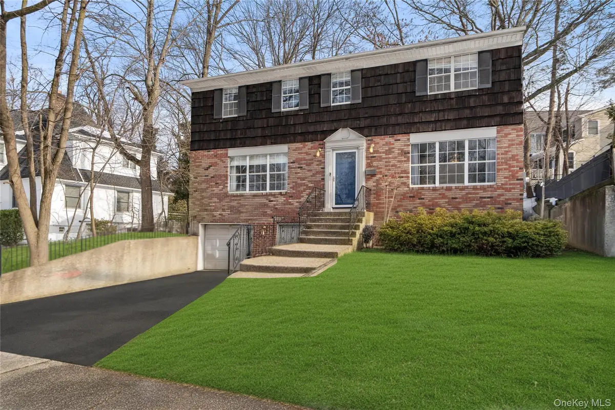 34 Wooleys Lane, Great Neck, NY 11023 - #1