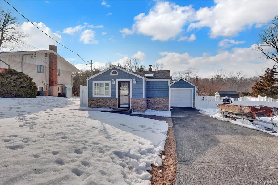 16 Magnolia Drive, Kings Park, NY 11754 - #2