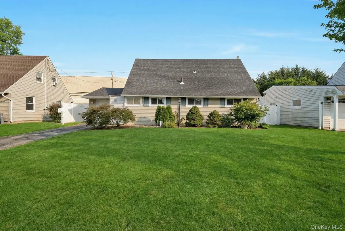 125 Hamlet Road, Levittown, NY 11756 - #1