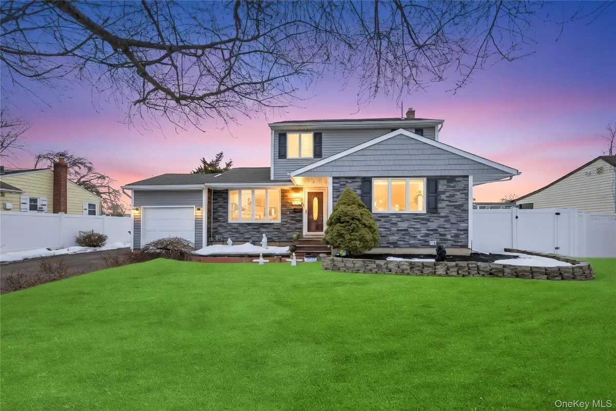 225 Farhan Lane, North Babylon, NY 11703 - #1